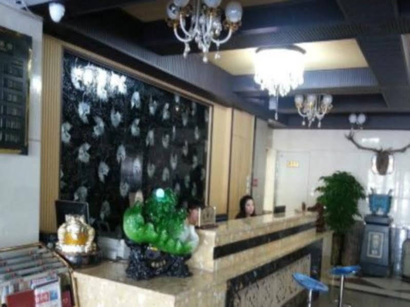 Xinhang Hotel Urumqi Exterior foto